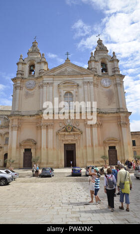 La Cattedrale di St Paul e nella città fortificata di Mdina a Malta Foto Stock