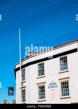 La corona e il Thistle Hotel, Abingdon-on-Thames, Oxfordshire, Inghilterra. Foto Stock