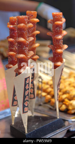 Si tratta di carne di maiale hotdog. è famoso cibo in qui. Molti vendor vuole venderlo per molti turisti. Foto Stock