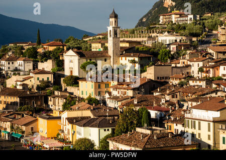 Limone sur Garda Lago di Garda, provincia di Brescia, Italia Foto Stock