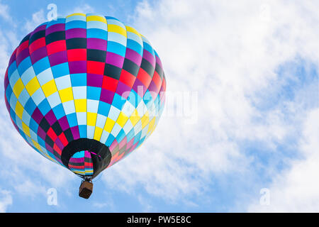 Colorato in mongolfiera ad aria calda Foto Stock