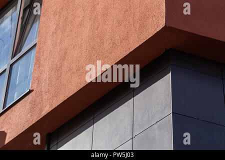 Intonaco di facciata dello sfondo. A strato singolo cerotto monolitico sfondo decorativo. Singolo strato raschiato intonaco cementizio di sfondo. Exterior Edificio struc Foto Stock