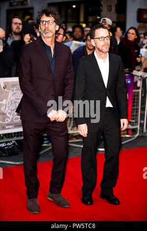 Londra, Regno Unito. Xii Ottobre, 2018. Joel Coen & Ethan Coen presso la ballata di Buster Scruggs Premiere al BFI London Film Festival il 12 ottobre 2018 a Cineworld Leicester Square - Londra Credito: Tom Rose/Alamy Live News Foto Stock