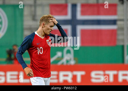 01 aprile 2014, il Land della Baviera, Ingolstadt: Calcio, U-21 uomini: Campionato Europeo il qualificatore, vs Germania Norvegia, 1° round, gruppo 5, XIII GIORNATA presso Audi Sportpark. La Norvegia è Martin Oedegaard afferrando la sua testa. Foto: Armin Weigel/dpa Foto Stock