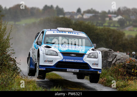 Ballybofey, Donegal, Irlanda. Xiii oct, 2018. Motorsports, Donegal Autunno Rally; Donagh Kelly e Conor Foley (Ford Focus WRC) airborne Credito: Azione Sport Plus/Alamy Live News Foto Stock