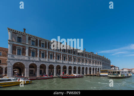 Venezia, Italia - 16 giugno 2018: vista sul Canal Grande. Copia spazio per il testo Foto Stock