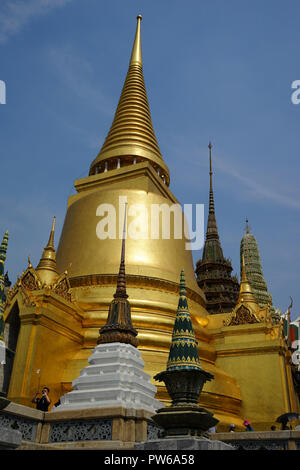 Phra Siratana Chedi, Reliquienschrein, Wat Phra Kaeo, Grosser Palast, Ko Ratanakosin, Bangkok, Thailandia, Asien Foto Stock