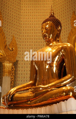 Der goldene Buddha, Weltweit groesste Massivgold-Buddha-statua, Tempel des Goldenen Buddha, Wat Traimit, Samphanthawong, Bangkok, Thailandia, Asien Foto Stock