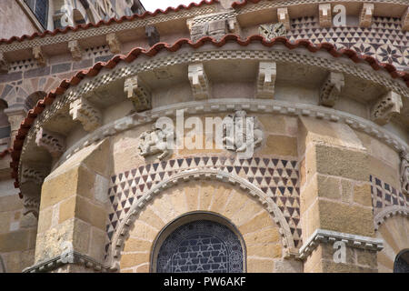 Parte anteriore orientale di Saint-Austremoine Issoire, Francia Foto Stock