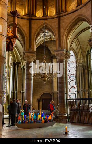 Regno Unito, Kent, Canterbury Canterbury Cathedral interno, la cappella della Trinità, candela brucia a sito di Thomas à Becket il santuario Foto Stock