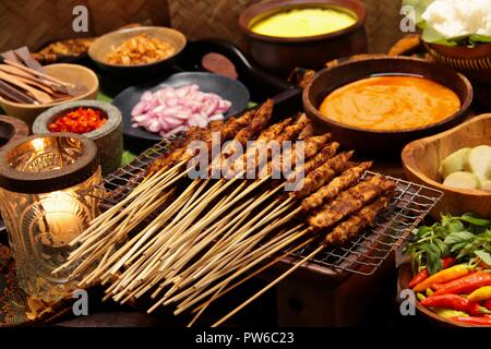 Sate Ayam Blora, firma il pollo satay da Blora regency nel centro di Giava, in Indonesia Foto Stock