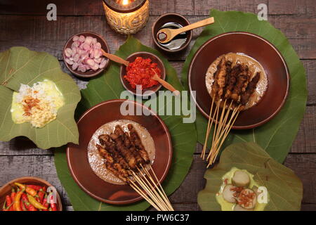 Sate Ayam Blora, firma il pollo satay da Blora regency nel centro di Giava, in Indonesia Foto Stock