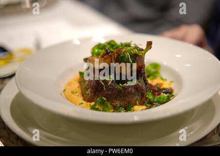 Ossobuco piatto pronto da mangiare Foto Stock