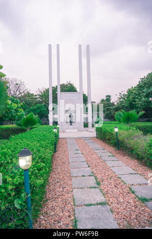 Il Memorial Park di pondicherry con lapide e giardini Foto Stock