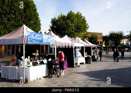 Il mercato della carta avviene ogni martedì e sabato nella storica piazza del mercato Foto Stock