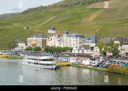 Bernkastel-Kues, centro vitivinicolo, Bernkastel-Wittlich distretto, Valle della Mosella, Renania-Palatinato, Germania, Europa Foto Stock