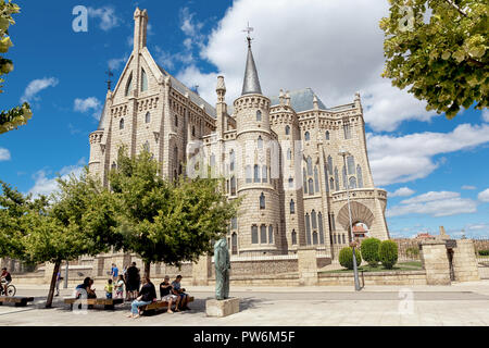 ASTORGA, Spagna - 9 agosto 2018 - Vista del gotico della Cattedrale di Astorga, lungo il Saint James modo Foto Stock