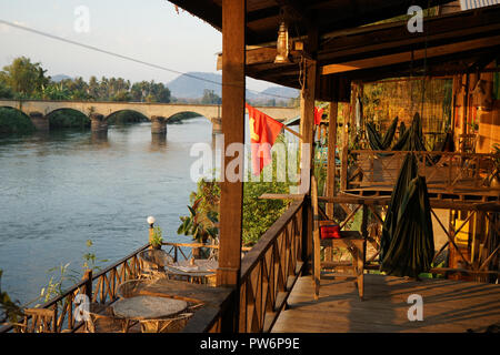 Gästehaus am Mekong, Brücke, Don Det, 4000 isole, si Phan Don, Provinz Champasak, Süd-Laos, Laos, Asien Foto Stock