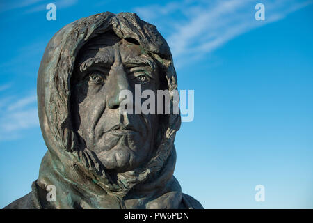 Busto di polare norvegese explorer Roald Amundsen, a Ny Ålesund, isola Spitsbergen, arcipelago delle Svalbard Foto Stock