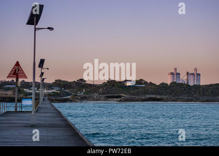 La storica Elliston Jetty, Elliston Sud Australia Foto Stock