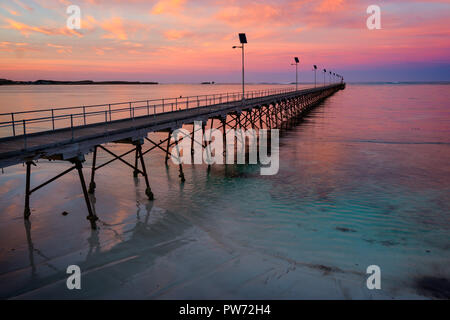 La storica Elliston Jetty, Elliston Sud Australia Foto Stock