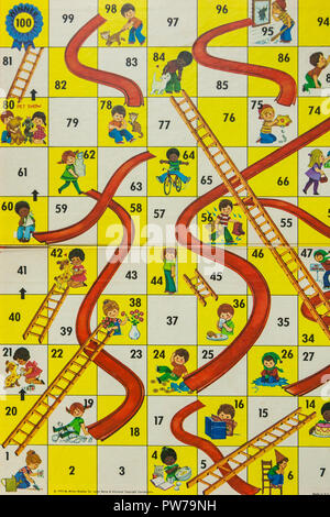 WOODBRIDGE, NEW JERSEY - Ottobre 13, 2018: A circa ottanta scheda di gioco Boggle è mostrato. Foto Stock