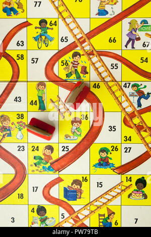 WOODBRIDGE, NEW JERSEY - Ottobre 13, 2018: A circa ottanta scheda di gioco Boggle è mostrato. Foto Stock
