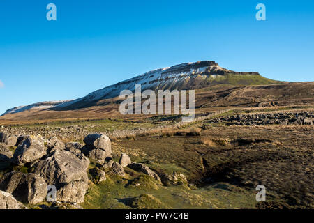 Vista sulle vette Pen-y-Ghent in North Yorkshire Foto Stock