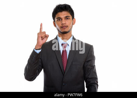 Studio shot di giovani bello commerciante indiano puntare il dito Foto Stock