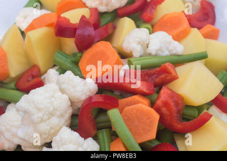 Mix di verdure tritate preparati per minestre Foto Stock