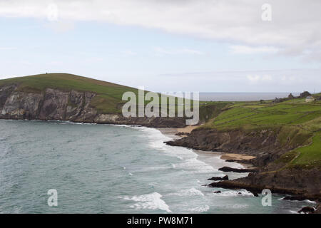 Una vista di Dunmore Testa e Coumeenoole Beach sulla penisola di Dingle nella Contea di Kerry, Irlanda Foto Stock