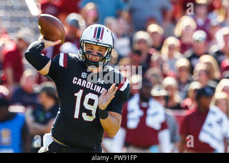 La Columbia, SC, Stati Uniti d'America. Xiii oct, 2018. South Carolina Gamecocks quarterback Jake Bentley (19) genera in NCAA match tra il Texas A&M Aggies e il South Carolina Gamecocks a Williams-Brice Stadium in Columbia, SC. (Scott Kinser/Cal Sport Media) Credito: csm/Alamy Live News Foto Stock