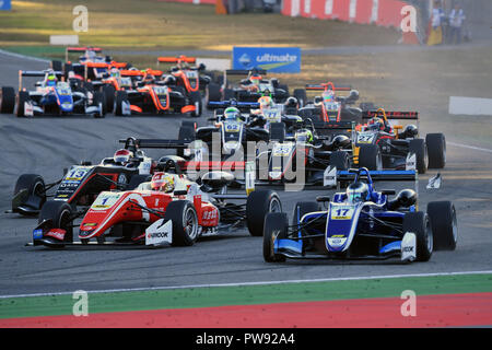 Hockenheim, Deutschland. Xiii oct, 2018. generale, start, pulk. Fia Formula 3 Campionati Europei, Formula 3, all'Hockenheimring su 13.10.2018. | Utilizzo di credito in tutto il mondo: dpa/Alamy Live News Foto Stock