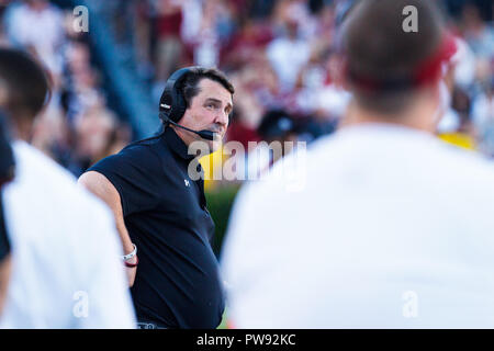 La Columbia, SC, Stati Uniti d'America. Xiii oct, 2018. South Carolina Gamecocks head coach sarà Muschamp nel terzo trimestre del NCAA match tra il Texas A&M Aggies e il South Carolina Gamecocks a Williams-Brice Stadium in Columbia, SC. (Scott Kinser/Cal Sport Media) Credito: csm/Alamy Live News Foto Stock