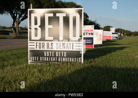 Missouri City, Texas - 13 Ottobre 2018: Beto O'Rourke elezione segni sono visibili in molte aree residenziali in Texas. Credito: michelmond/Alamy Live News Foto Stock