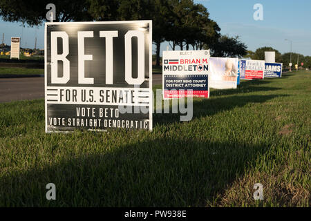 Missouri City, Texas - 13 Ottobre 2018: Beto O'Rourke elezione segni sono visibili in molte aree residenziali in Texas. Credito: michelmond/Alamy Live News Foto Stock