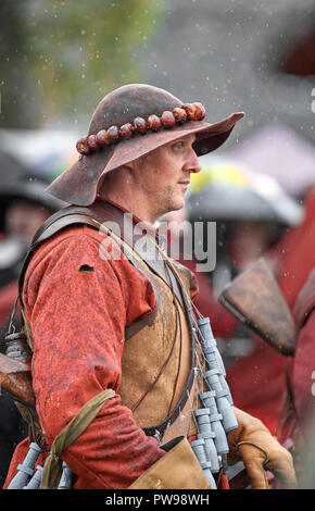 Southwick, UK. Il 14 ottobre 2018. Un giorno di gran pioggia a Southwick, East Midlands, Inghilterra, 14 ottobre 2018, per il 2018 world conker Championships. Credito: Michael Foley/Alamy Live News Foto Stock