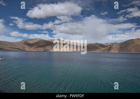 Bellissimo lago Pangong, il gioiello del Ladakh, India Foto Stock
