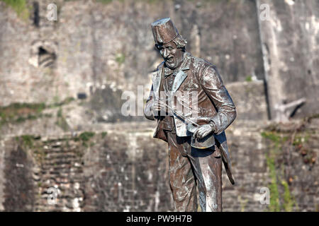 Statua di Tommy Cooper a Caerphilly, Galles, Regno Unito Foto Stock