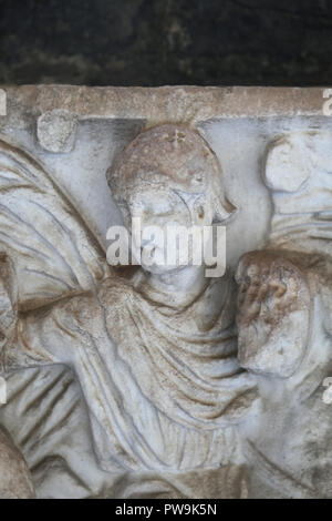 L'Italia. Pisa. Il Camposanto. Sarcofago romano. Frammento. Scena di caccia. Soldato. Dettaglio. Di epoca imperiale. Foto Stock