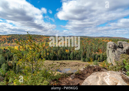 Escursionismo La Eagle Nest Lookout Trail nel Calabogie Ontario Foto Stock