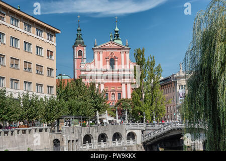 Lubiana centro città con canali e Waterfront, Slovenia Foto Stock