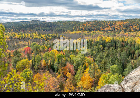 Escursionismo La Eagle Nest Lookout Trail nel Calabogie Ontario Foto Stock