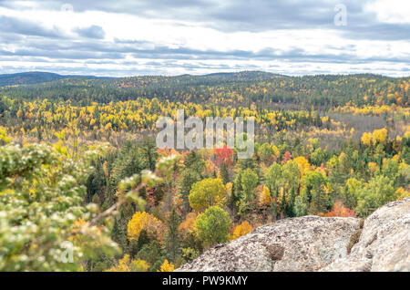 Escursionismo La Eagle Nest Lookout Trail nel Calabogie Ontario Foto Stock