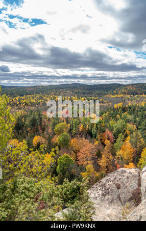 Escursionismo La Eagle Nest Lookout Trail nel Calabogie Ontario Foto Stock