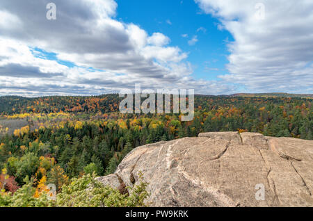 Escursionismo La Eagle Nest Lookout Trail nel Calabogie Ontario Foto Stock