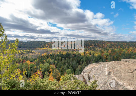 Escursionismo La Eagle Nest Lookout Trail nel Calabogie Ontario Foto Stock