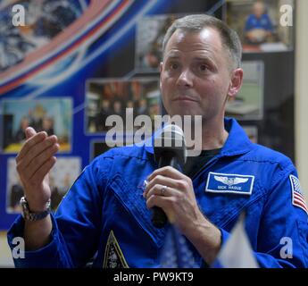 Stazione Spaziale Internazionale Expedition 57 Tecnico di volo Nick aia della NASA, durante una conferenza stampa da isolamento presso i cosmonauti Hotel Ottobre 10, 2018 di Baikonur in Kazakhstan. Foto Stock