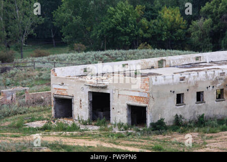Vecchio, vuoto, abbandonata nel fienile, rifugio Foto Stock