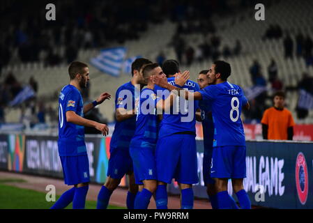 Atene, Grecia. Xii oct, 2018. I giocatori della Grecia celebra il traguardo contro l'Ungheria. La Grecia ha vinto 1-0. Credito: Dimitrios Karvountzis/Pacific Press/Alamy Live News Foto Stock